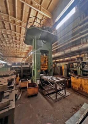 Presse d'ébavurage TMP Voronezh KB2536 - 400 tonne (Photo 3)