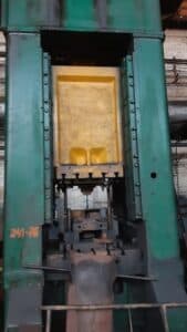 Presse d'ébavurage TMP Voronezh KA9536 - 400 tonne (Photo 11)