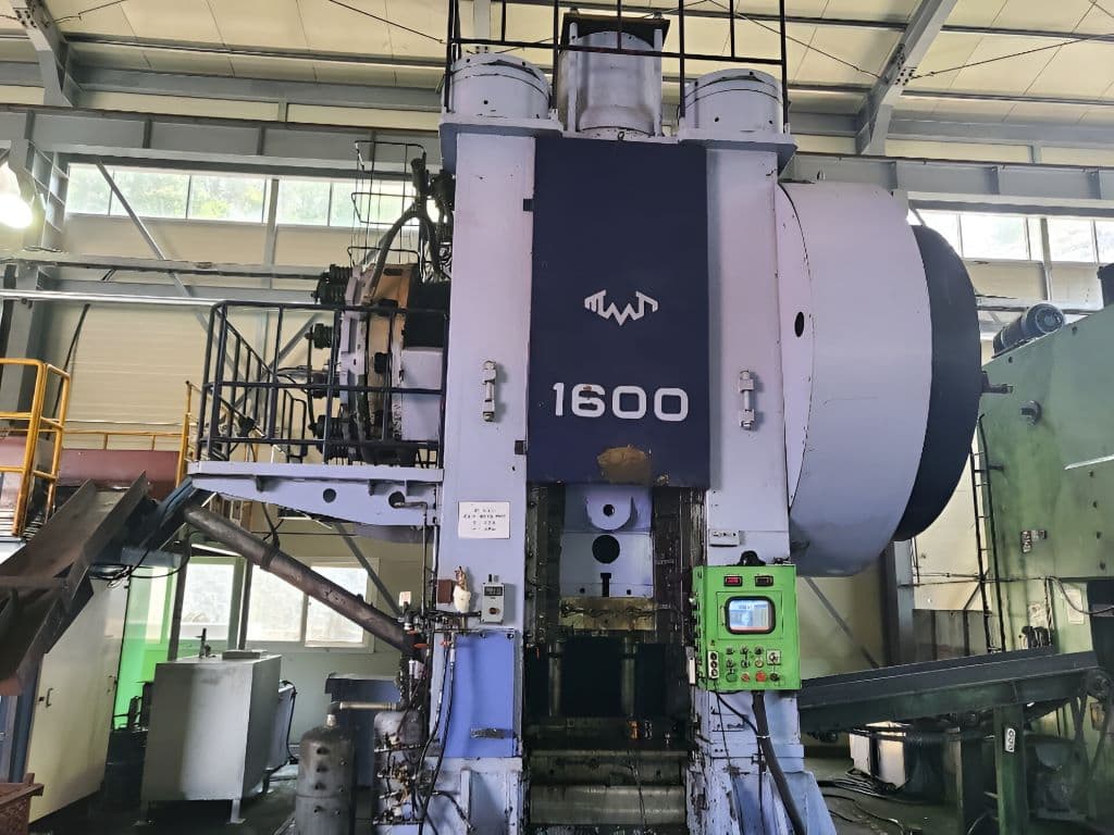 Presse de forgeage à chaud TMP Voronezh KB8042 - 1600 tonne