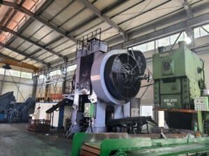 Presse de forgeage à chaud TMP Voronezh KB8042 - 1600 tonne (Photo 2)