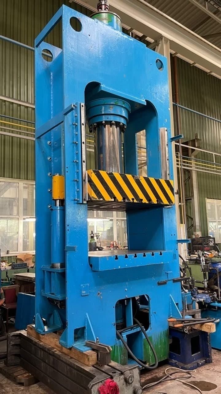 Presse hydraulique Gidropress P479 - 400 tonne