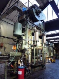 Presse d'ébavurage Wilkins & Mitchell L66-54-14 - 600 tonne (Photo 6)