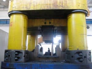 Presse de forgeage en matrice ouverte Fritz Muller 3000 MT - 3000 tonne (Photo 4)