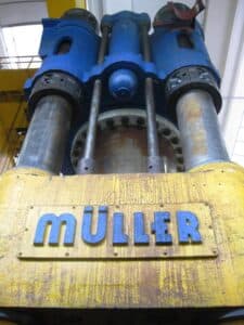 Presse de forgeage en matrice ouverte Fritz Muller 3000 MT - 3000 tonne (Photo 3)