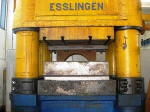 Presse de forgeage en matrice ouverte Fritz Muller 3000 MT - 3000 tonne (Photo 5)