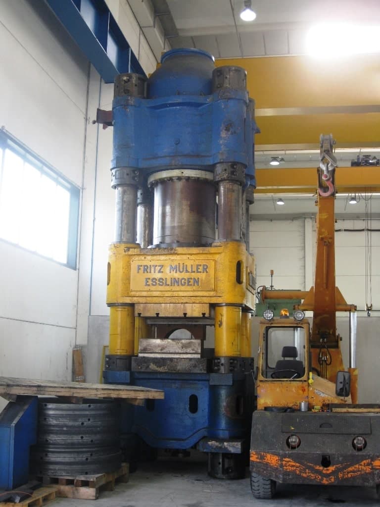 Presse de forgeage en matrice ouverte Fritz Muller 3000 MT - 3000 tonne