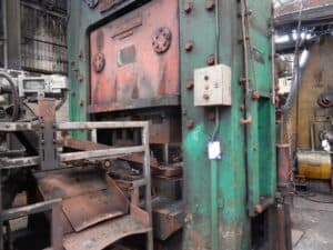 Presse d'ébavurage Wilkins & Mitchell L66-S4-10 - 600 tonne (Photo 6)