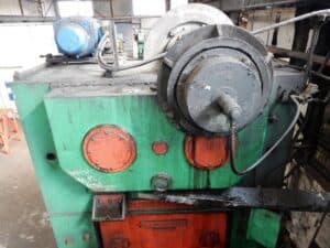 Presse d'ébavurage Wilkins & Mitchell L66-S4-10 - 600 tonne (Photo 9)