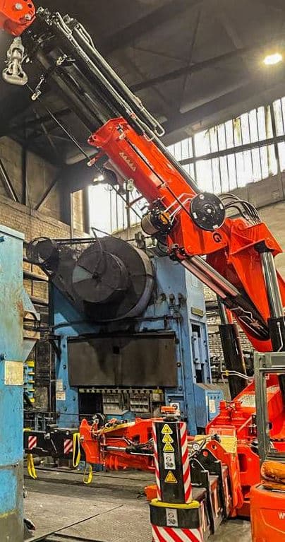 Presse d'ébavurage Wilkins & Mitchell S4-1000 - 1000 tonne
