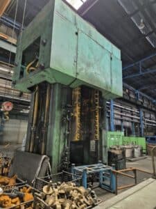 Presse à vis Hasenclever HSPRZ 560/1320/560/1680 - 3150 tonne (Photo 1)