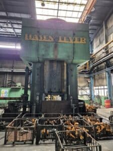 Presse à vis Hasenclever HSPRZ 560/1320/560/1680 - 3150 tonne ID: 76231