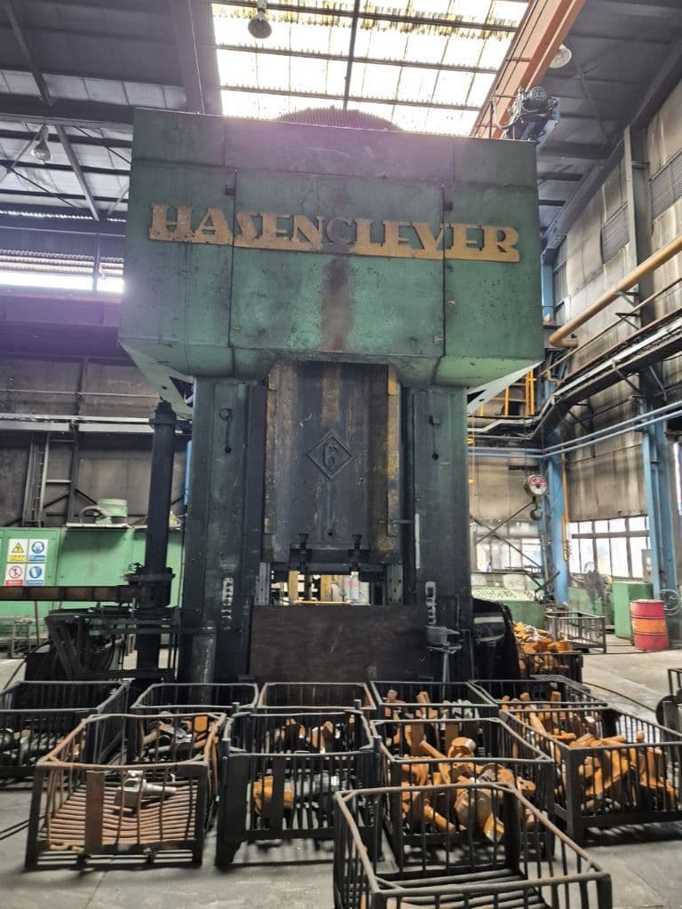 Presse à vis Hasenclever HSPRZ 560/1320/560/1680 - 3150 tonne