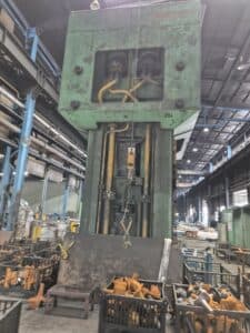 Presse à vis Hasenclever HSPRZ 560/1320/560/1680 - 3150 tonne (Photo 7)