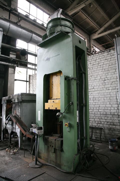 Presse à vis Weingarten PA 225 - 800 tonne