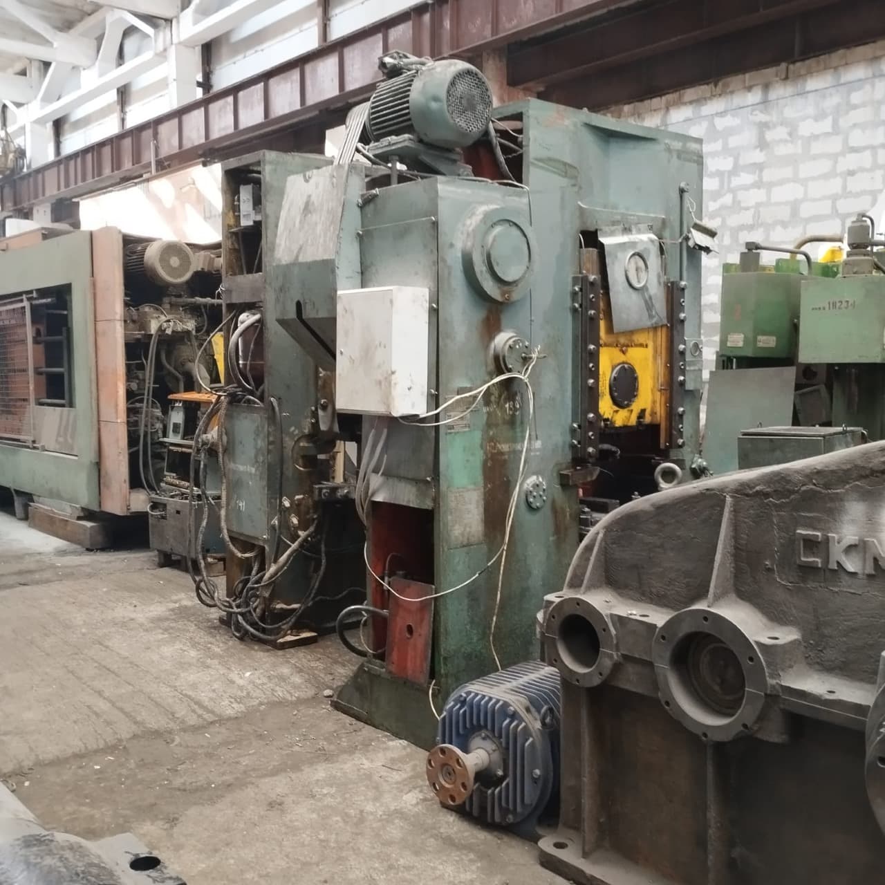 Presse à genouillère Barnaul KB8336 - 400 tonne
