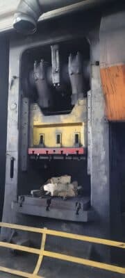 Presse d'ébavurage Smeral LKO 500 S - 500 tonne (Photo 8)