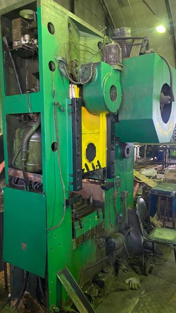 Presse à genouillère Barnaul KB8336 - 400 tonne