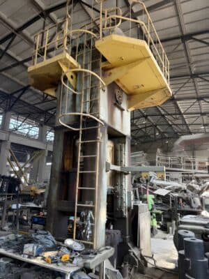 Presse d'ébavurage TMP Voronezh KA9536 - 400 tonne (Photo 1)