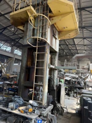 Presse d'ébavurage TMP Voronezh KA9536 - 400 tonne (Photo 2)
