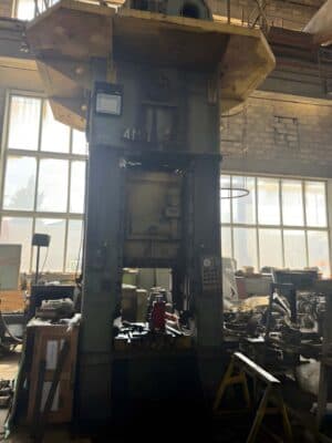 Presse d'ébavurage TMP Voronezh KA9536 - 400 tonne ID: 76496