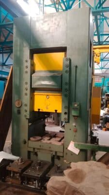 Presse de forgeage à froid Barnaul K0034 - 250 tonne ID: 76494