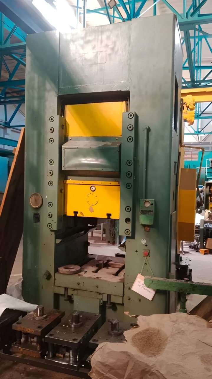 Presse de forgeage à froid Barnaul K0034 - 250 tonne