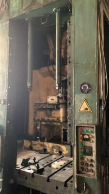 Presse d'ébavurage TMP Voronezh K2538 - 630 tonne (Photo 1)