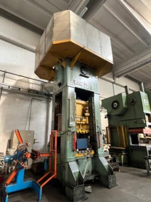 Presse d'ébavurage TMP Voronezh KB2536 - 400 tonne (Photo 3)