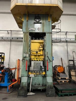 Presse d'ébavurage TMP Voronezh KB2536 - 400 tonne (Photo 2)