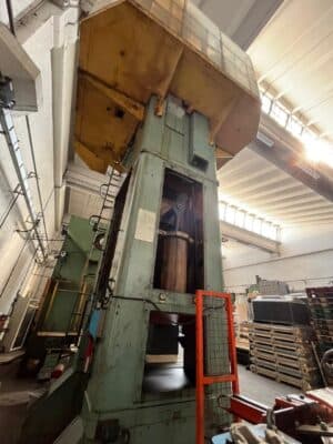 Presse d'ébavurage TMP Voronezh KB2536 - 400 tonne (Photo 1)