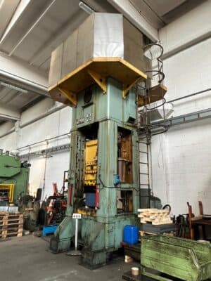 Presse d'ébavurage TMP Voronezh KB2536 - 400 tonne (Photo 4)