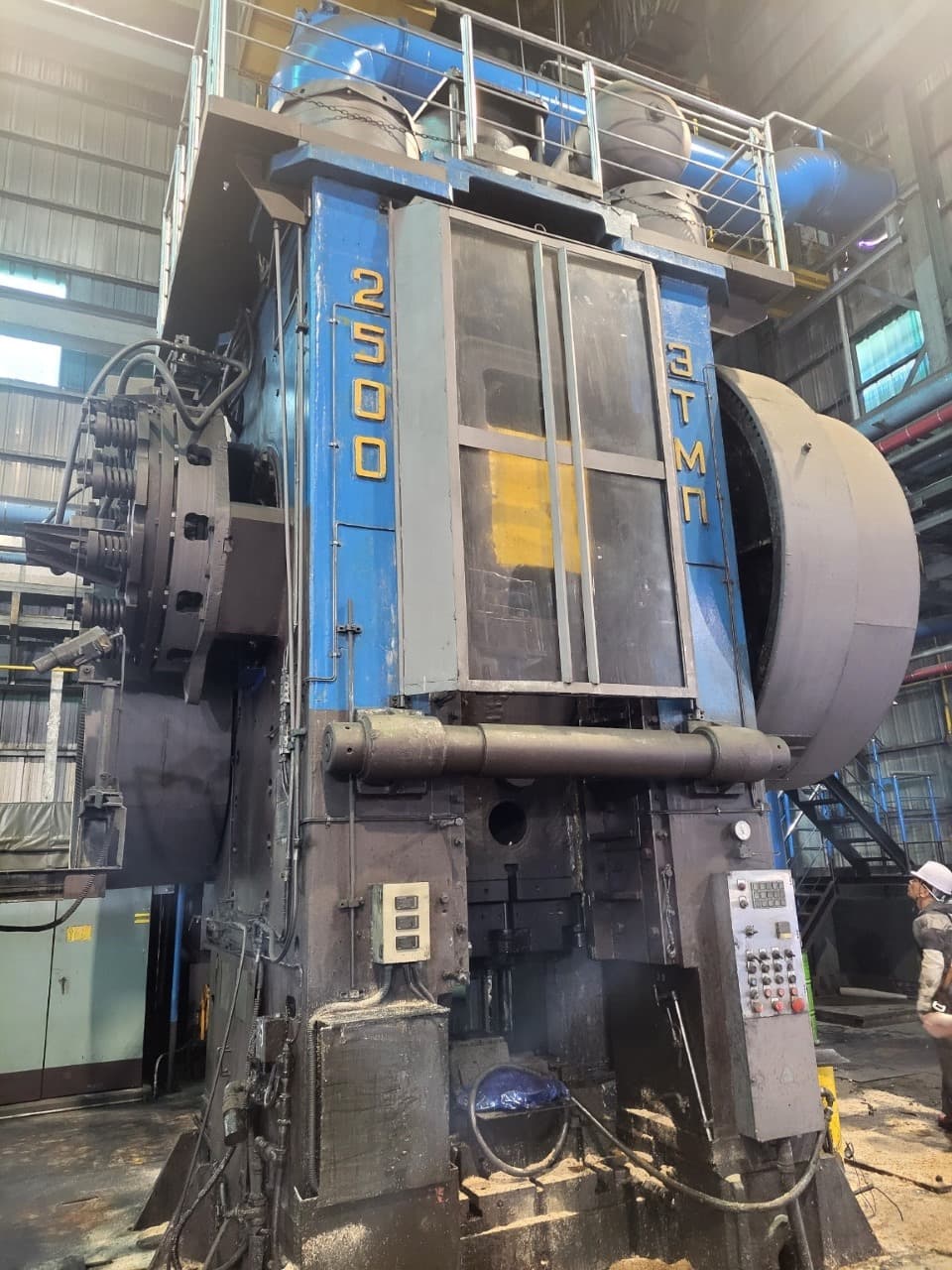 Presse de forgeage à chaud TMP Voronezh K8544 - 2500 tonne
