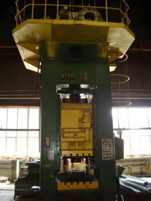 Presse d'ébavurage Kuzlitmash KB9536 - 400 tonne ID: S92005