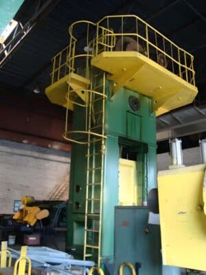 Presse d'ébavurage Kuzlitmash KB9536 - 400 tonne (Photo 2)