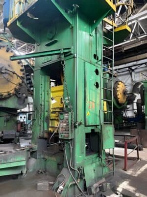 Presse d'ébavurage Kuzlitmash KD9536 - 400 tonne (Photo 3)
