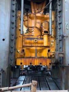 Presse d'ébavurage TMP Voronezh K2540 - 1000 tonne (Photo 2)