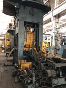 Presse d'ébavurage TMP Voronezh K2540 - 1000 tonne (Photo 8)