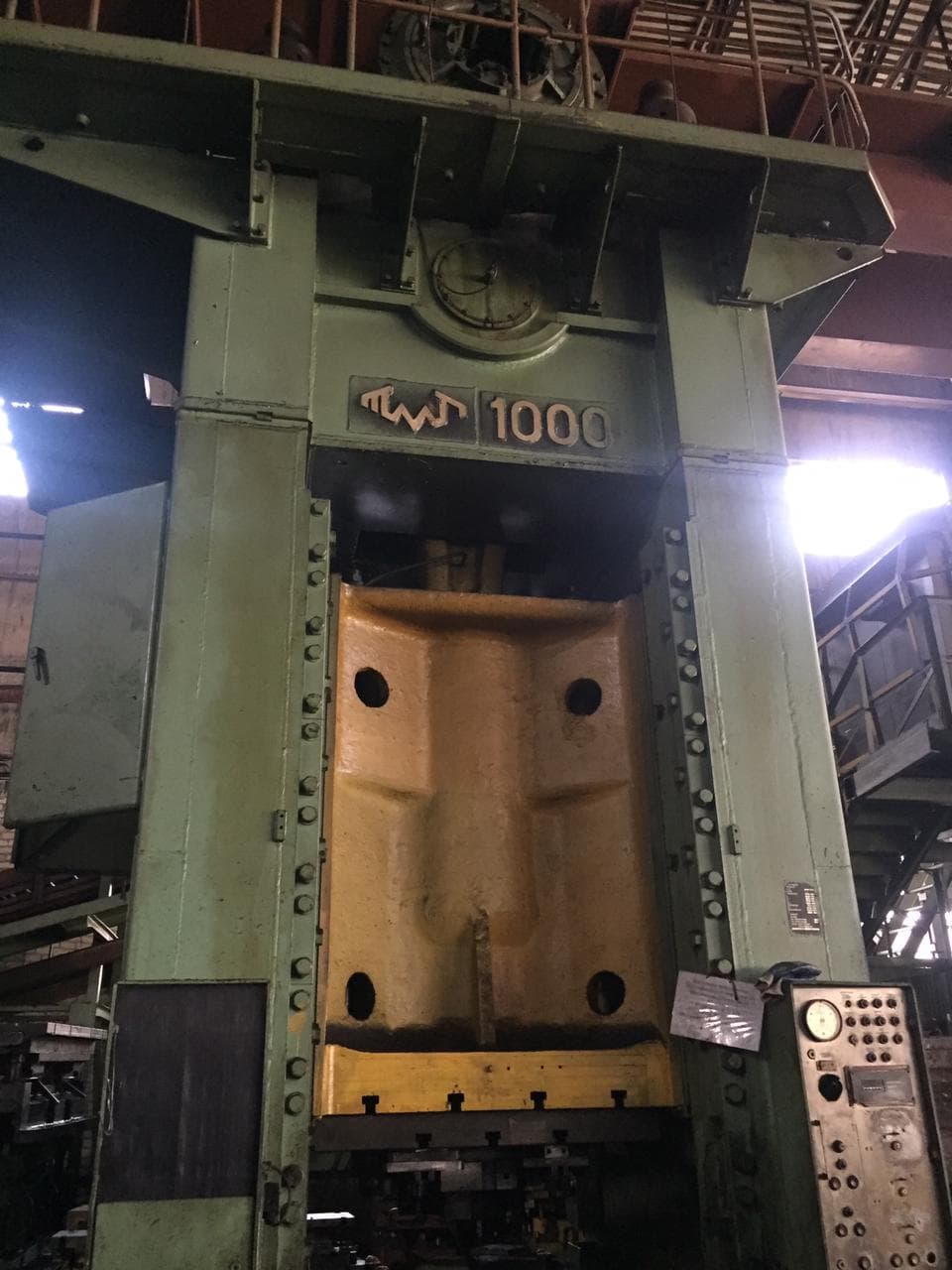 Presse d'ébavurage TMP Voronezh KG2540 A - 1000 tonne