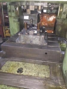 Presse d'ébavurage TMP Voronezh KG2540 A - 1000 tonne (Photo 3)