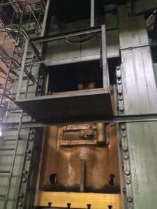 Presse d'ébavurage TMP Voronezh KG2540 A - 1000 tonne (Photo 4)