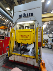 Presse hydraulique Muller ZE 250/315 - 315 tonne (Photo 4)