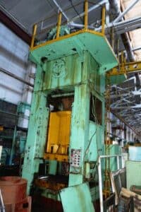Presse d'ébavurage TMP Voronezh KG2538 - 630 tonne (Photo 3)