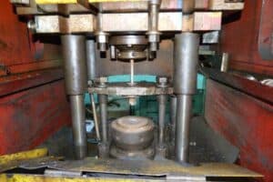 Presse de forgeage à froid Barnaul AC5100 - 400 tonne (Photo 1)