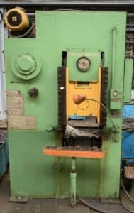 Presse à genouillère Kuzlitmash KB8334 - 250 tonne (Photo 1)
