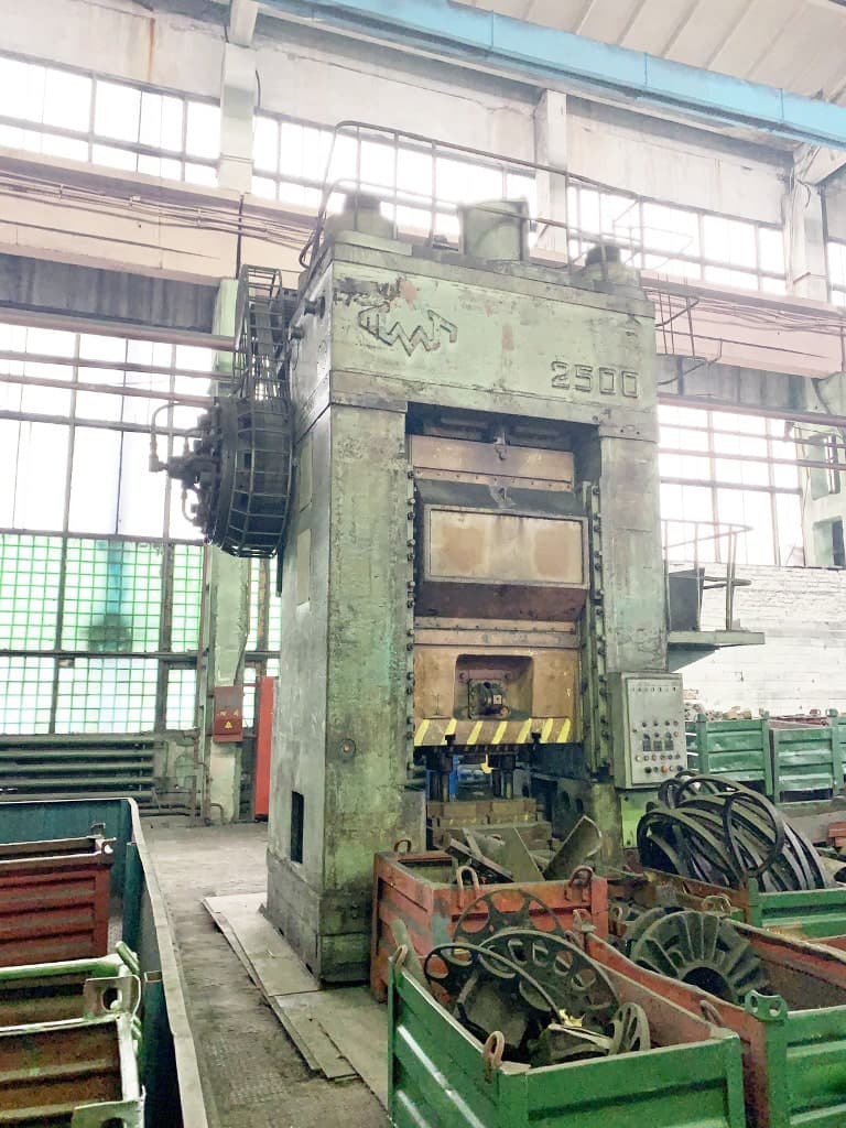 Presse à genouillère TMP Voronezh K504.003.844 - 2500 tonne