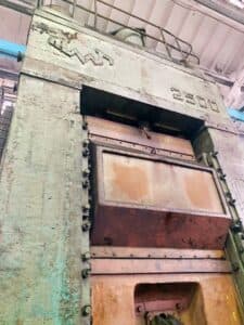 Presse à genouillère TMP Voronezh K504.003.844 - 2500 tonne (Photo 9)