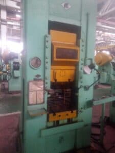 Presse à genouillère Barnaul K8336 - 400 tonne ID: 75147