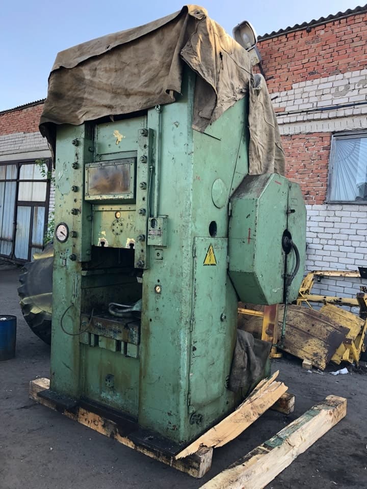 Presse à genouillère Barnaul K8338 - 630 tonne