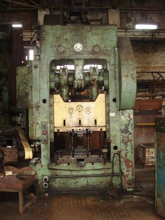 Presse d'ébavurage Smeral LKO 315 - 315 tonne