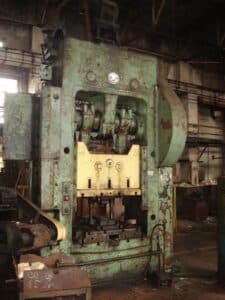 Presse d'ébavurage Smeral LKO 315 - 315 tonne (Photo 3)